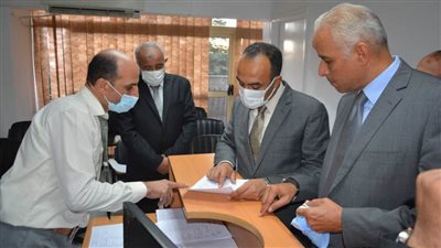 نائب محافظ المنيا يتابع سير العمل بجهاز تنمية المشروعات 