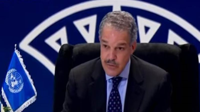 الدكتور عادل عبداللطيف