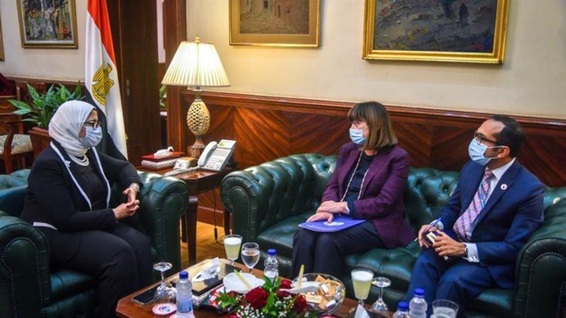 وزيرة الصحة مع ممثلي