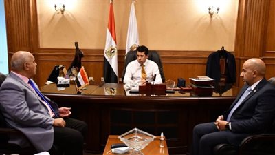 وزير الرياضة يناقش استعدادات استضافة مصر بطولة العالم للرماية