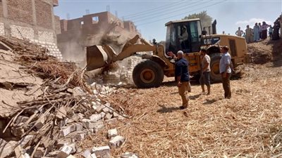 إزالة 71 حالة تعد بالبناء على أملاك الدولة خلال الموجة 18 لإزالة التعديات بالمنيا
