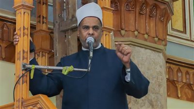 محافظ البحيرة يؤدي صلاة الجمعة من مسجد عطا بدمنهور