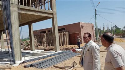 رئيس ملوى بالمنيا يتابع أعمال تنفيذ مشروعات المبادرة الرئاسية 