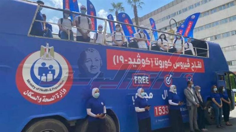 سيارة تلقي اللقاح