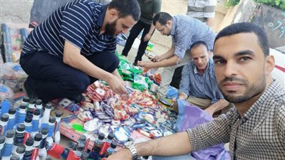 ضبط 3850 عبوة مواد غذائية منتهية الصلاحية بالبحيرة