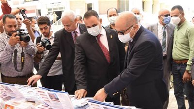 رئيس جامعة أسيوط يفتتح أعمال المعرض التعليمي الأول لكلية التربية.. (صور)