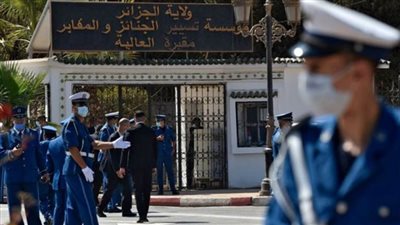 الجزائريون يشيعون جثمان الرئيس الراحل إلى مثواه الأخير بمقبرة 