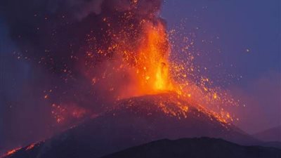 بدء ثوران بركان في جزيرة لا بالما الإسبانية