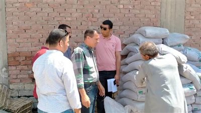 ضبط 50 جوال مواد غذائية غير صالحة ومخالفات تموينية بالعدوة