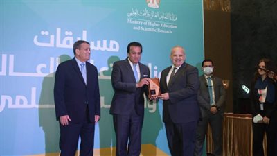 جامعة القاهرة تفوز بالمركز الأول في مسابقة أفضل جامعة صديقة للبيئة