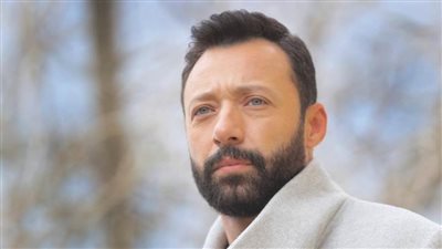 أحمد فهمي يحذر من النصب على فنانات باسمه