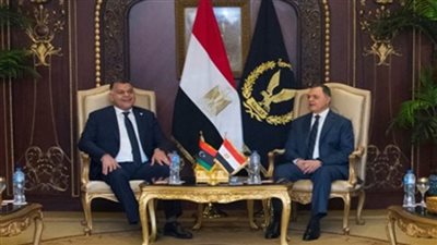وزير الداخلية يبحث مع نظيره الليبي سبل تطوير علاقات الشراكة الأمنية بين الجانبين