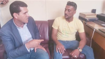 منقذ سيدة حريق دمنهور يروى تفاصيل الواقعة.. انتشلها قبل سقوطها على الأرض