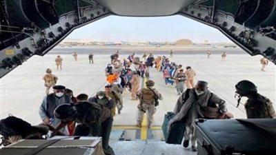 واشنطن تجلي 21 مواطنا أمريكيا من أفغانستان