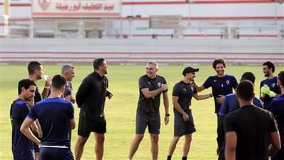 مران الزمالك الصباحي.. كارتيرون يعقد جلسة مع اللاعبين