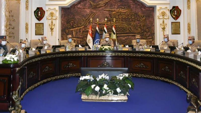 وزير الدفاع خلال