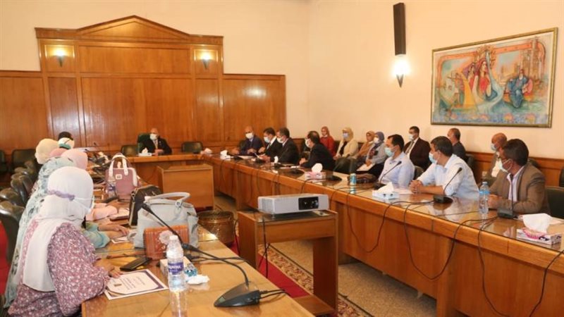 وزير الرى خلال الاجتماع