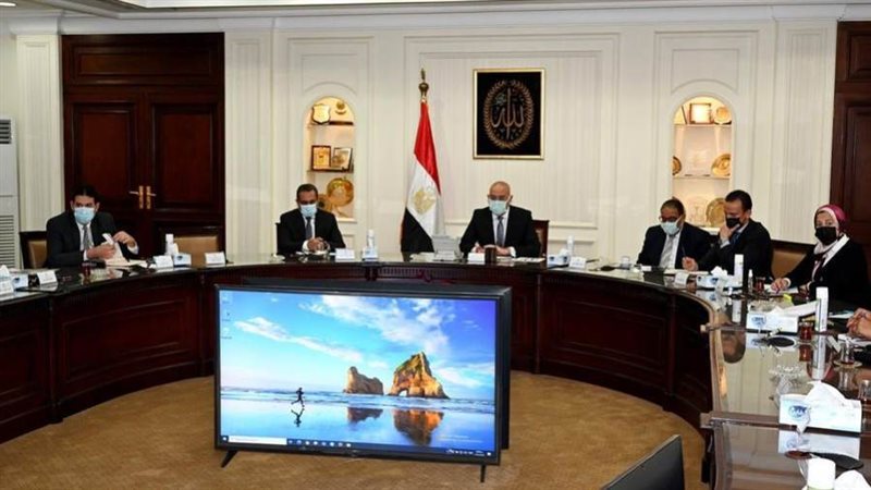 وزير الإسكان يبحث