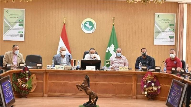 محافظ الشرقية خلال