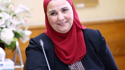 وزيرة التضامن تكرم الفائز في بطولة الدوري الرياضي للشباب المتعافين من الإدمان