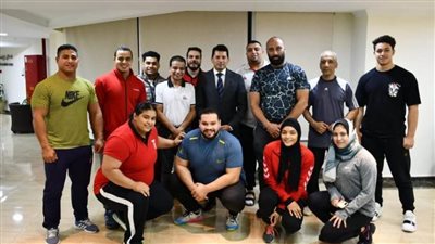 وزير الشباب والرياضة يلتقي عددًا من لاعبي منتخب مصر لرفع الأثقال  