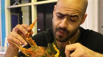 لو عندك عزومة .. اعرف إتيكيت أكل السمك في المطاعم