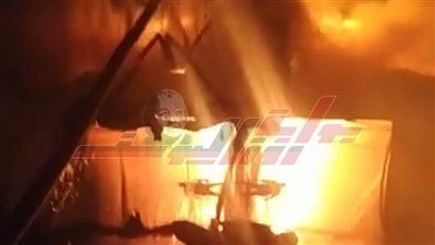 عاجل.. نشوب حريق هائل داخل مصنع للكرتون بـ