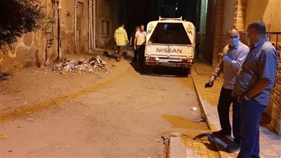 رئيس مدينة دمنهور يباشر أعمال رفع كفاءة النظافة بمنطقة مساكن الروضة