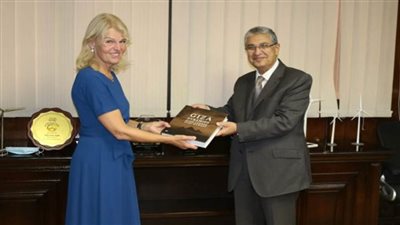  وزير الكهرباء يبحث مع وزيرة التجارة السويدية دعم التعاون بين البلدين