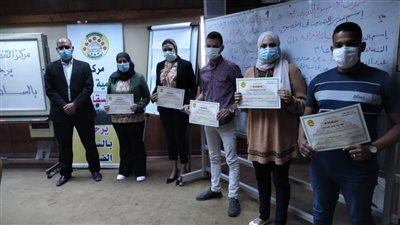 مركز التنمية المحلية بسقارة يحتفل بانتهاء دورتين تدريبيتين للعاملين بالمحليات