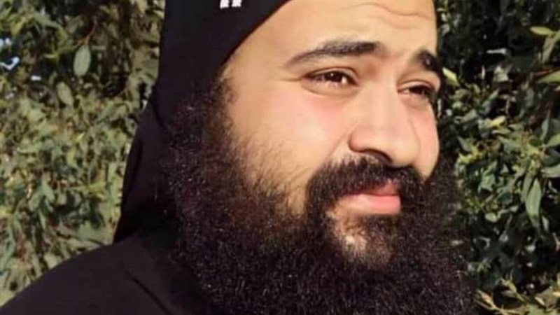 الشخص المزيف بزي