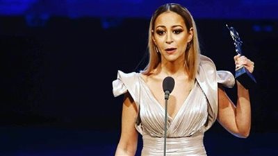 مهرجان القاهرة السينمائي يهنئ منة شلبي لترشيحها لجائزة 