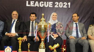 وزيرة التضامن تكرم الفريق الفائز فى بطولة الدوري الرياضى للمتعافين من الإدمان
