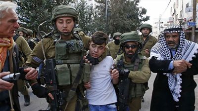 وفد من الاتحاد الأوروبي يطلع على انتهاكات الاحتلال الإسرائيلي بالخليل