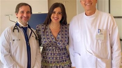 ياسمين عبد العزيز تظهر لأول مرة بعد شفائها