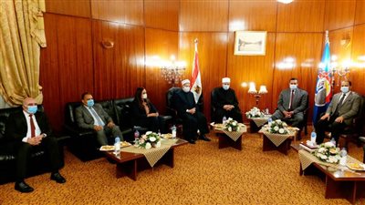 وزير الأوقاف ومحافظ البحيرة يشهدان استلام ٤ أطنان لحوم أضاحي تمهيداً لتوزيعها