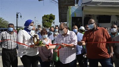 محافظ أسيوط ورئيس شركة المياه يفتتحان 