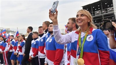 لصوص يعيدون ميداليتين أولمبيتين لنجمة التنس الروسية  مع رسالة اعتذار وعلبة حلويات