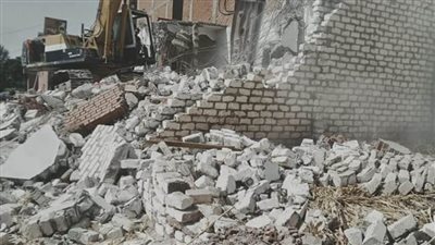 مراجعة تراخيص البناء بالقرى ورفع المخلفات والقمامة بمحيط مدارس بنى سويف