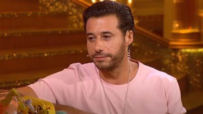 بالفيديو.. أحمد السعدني يكشف اسمه الغريب وسبب مغادرة صلاح عبد الله لجروب الفنانين