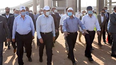 رئيس الوزراء يدلي بتصريحات مهمة عقب تفقده مشروع القطار الكهربائي الخفيف