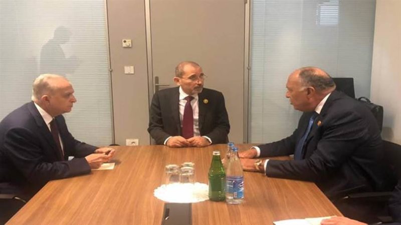 اجتماع ثلاثي لوزراء