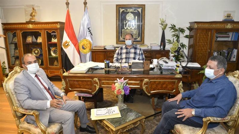 محافظ أسيوط يلتقي