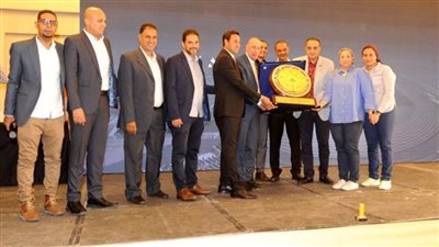 منطقة القاهرة للخماسي الحديث تسلم الدرع العام لنادي الشمس وتكرم أبطالها