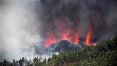 إعادة فتح مطار جزيرة لابالما الإسبانية بعد إغلاقه بسبب ثوران بركان