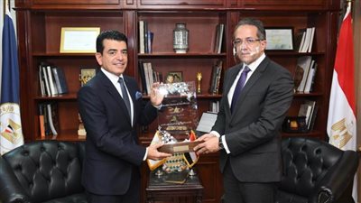 العناني يستقبل رئيس منظمة إيسيسكو