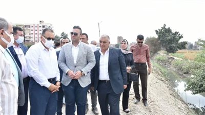 محافظ الشرقية يتفقد ترعة عزبة الزناتي ومركز شباب التلين