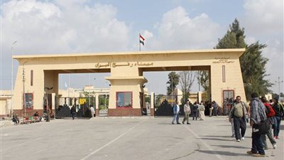 موجز الرابعة| استئناف تشغيل معبر رفح البري.. والأزهر يدعو للحفاظ على كيان الأسرة