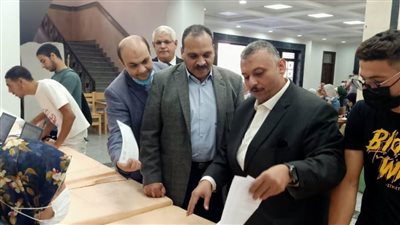 الكشف الطبي وتطعيم الطلاب بلقاح كورونا بكليتي العلاج الطبيعي وهندسة بنها