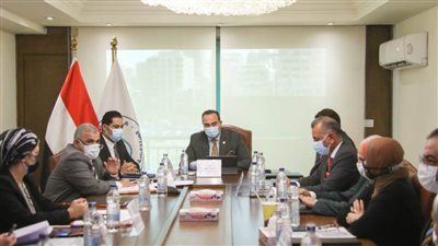 الرعاية الصحية: أول جهة حكومية تم تطعيم العاملين بها بنسبة 100%